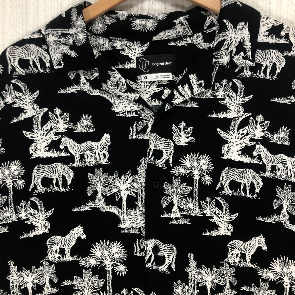 Original Use Mens XL Zebra Tropical Print Short Sleeve Button Down Rayon Shirt